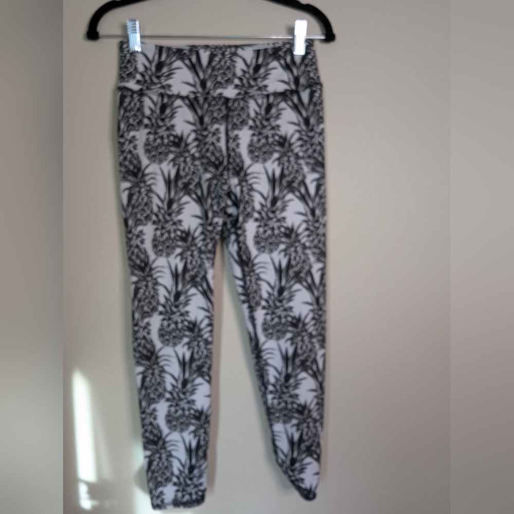 Black and White Patterned Leggings Size M
